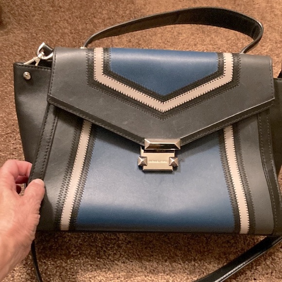 MICHAEL KORS SHOULDER BAG WITH HANDLE. SHARP LOOKING! Like new! - Picture 3 of 15